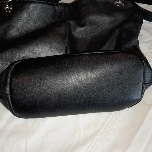 Vintage Indeed Black Leather Shoulder Bag - Picture 11 of 11
